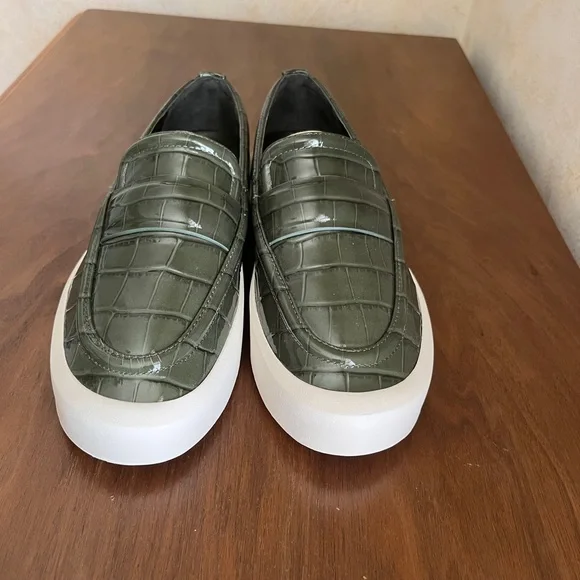 Vince Women's Ghita Slip On Sneakers. New, Size 7, Green - Picture 7 of 10